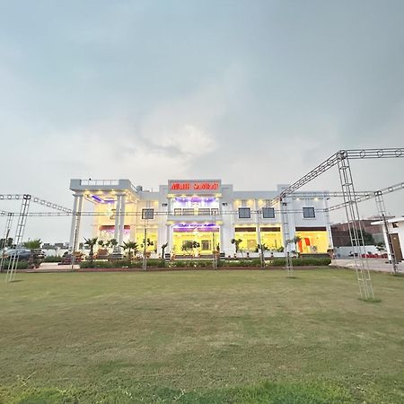 Awadh Samrat Resort Ayodhya Esterno foto
