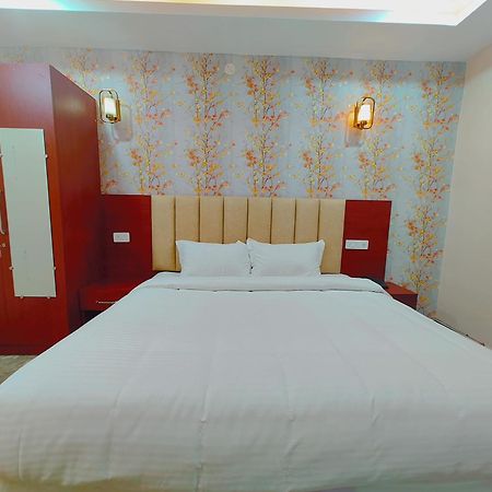 Awadh Samrat Resort Ayodhya Esterno foto