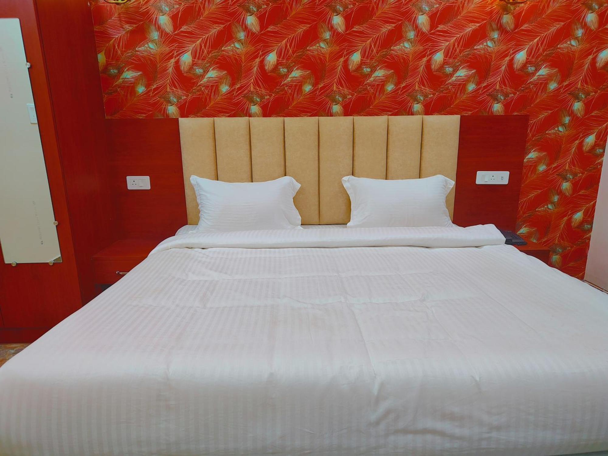 Awadh Samrat Resort Ayodhya Esterno foto