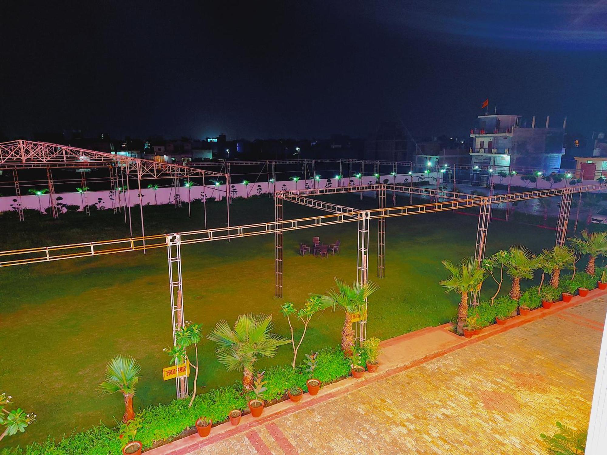 Awadh Samrat Resort Ayodhya Esterno foto