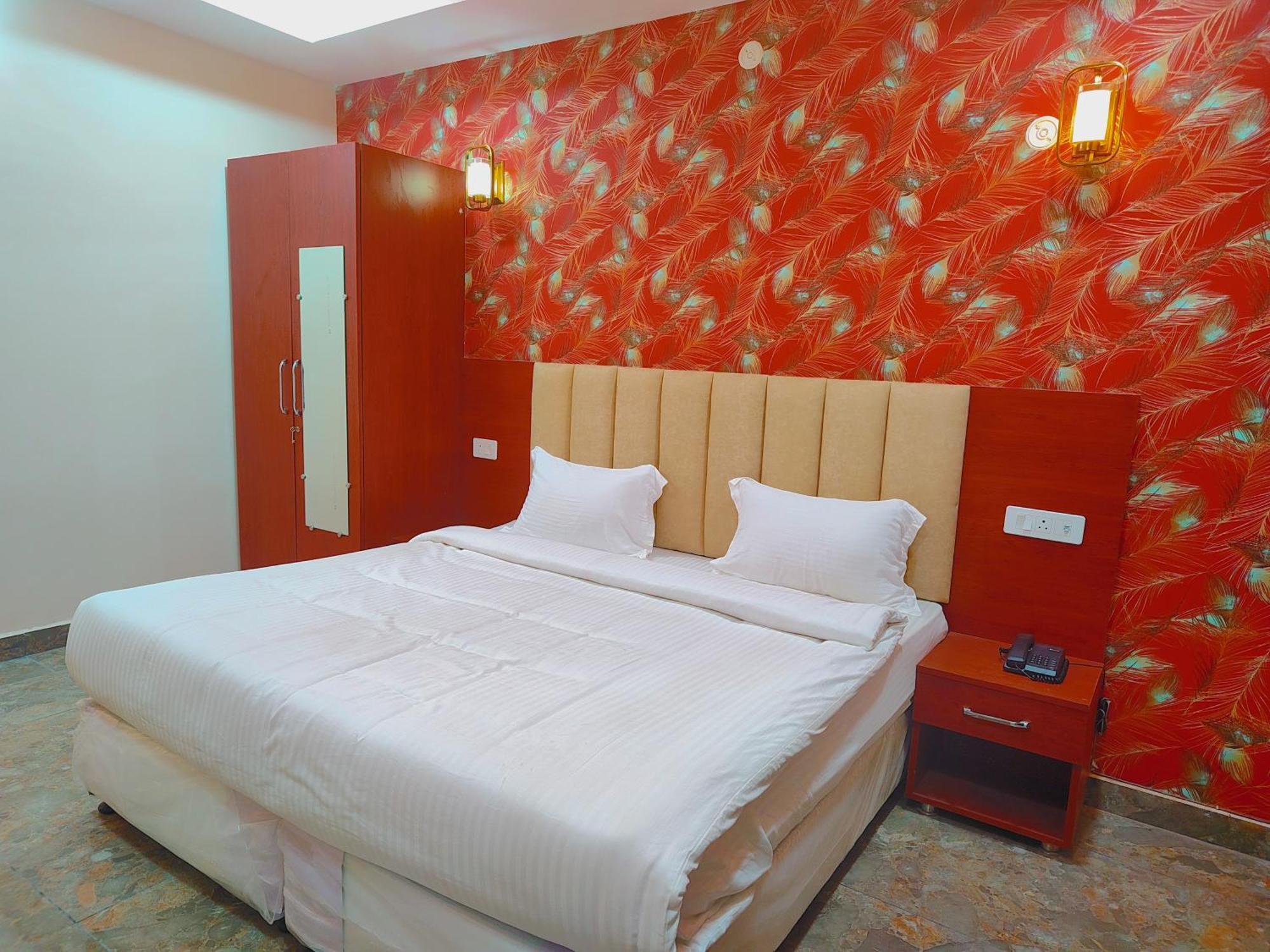 Awadh Samrat Resort Ayodhya Esterno foto