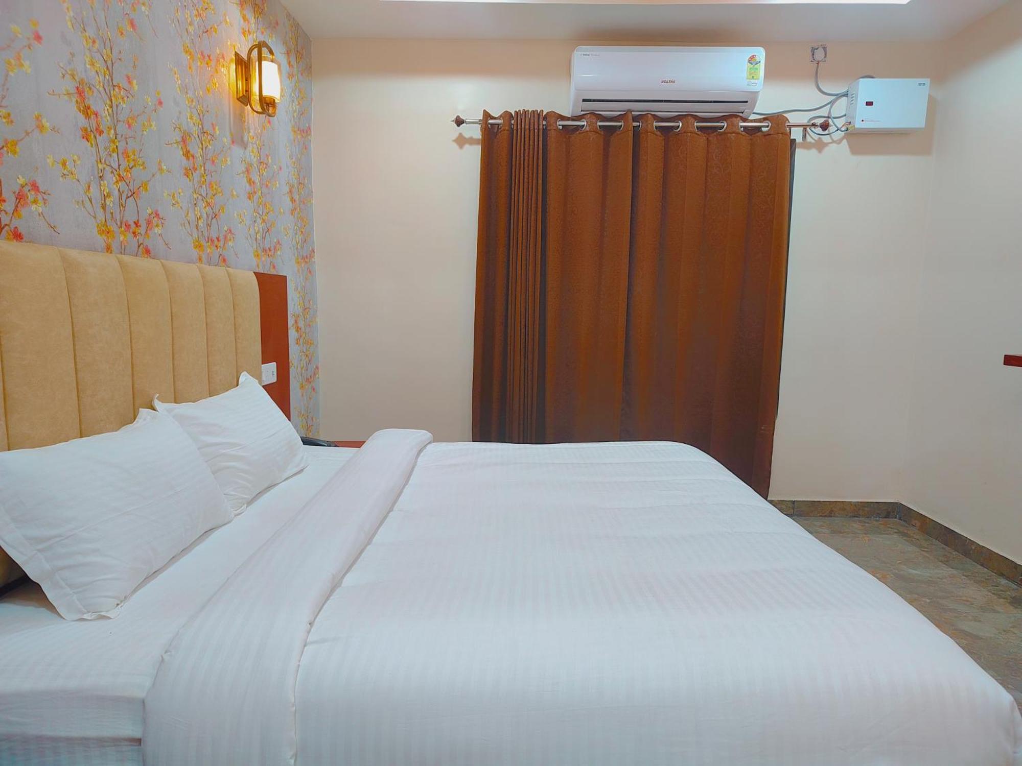 Awadh Samrat Resort Ayodhya Esterno foto