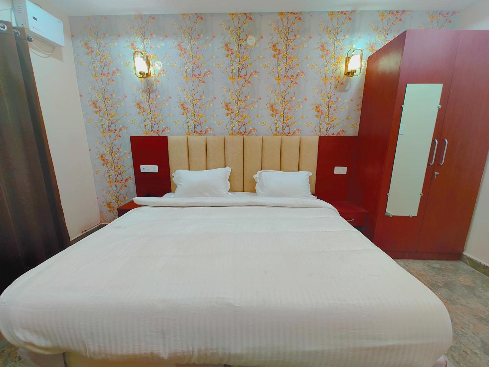Awadh Samrat Resort Ayodhya Esterno foto