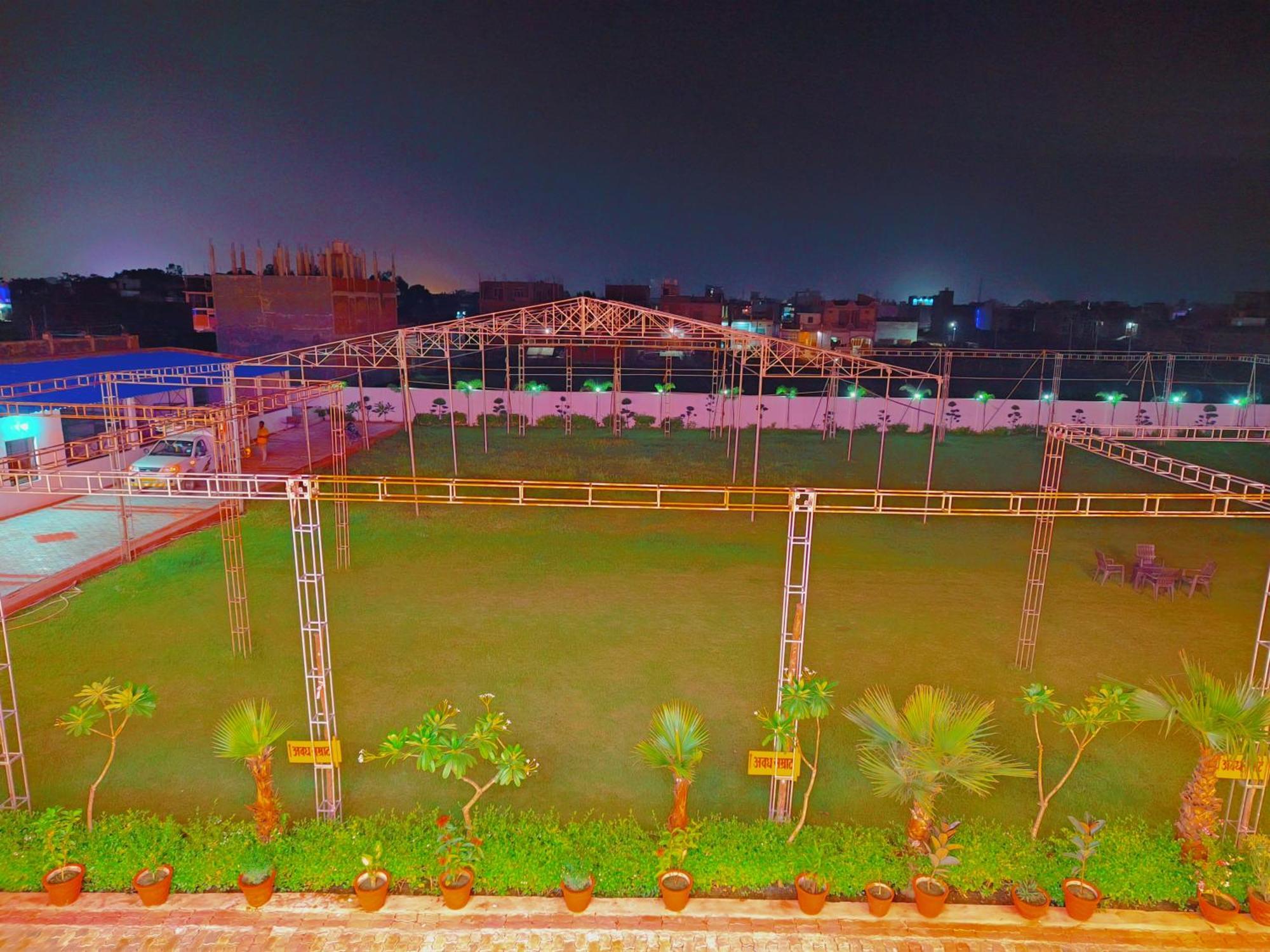 Awadh Samrat Resort Ayodhya Esterno foto