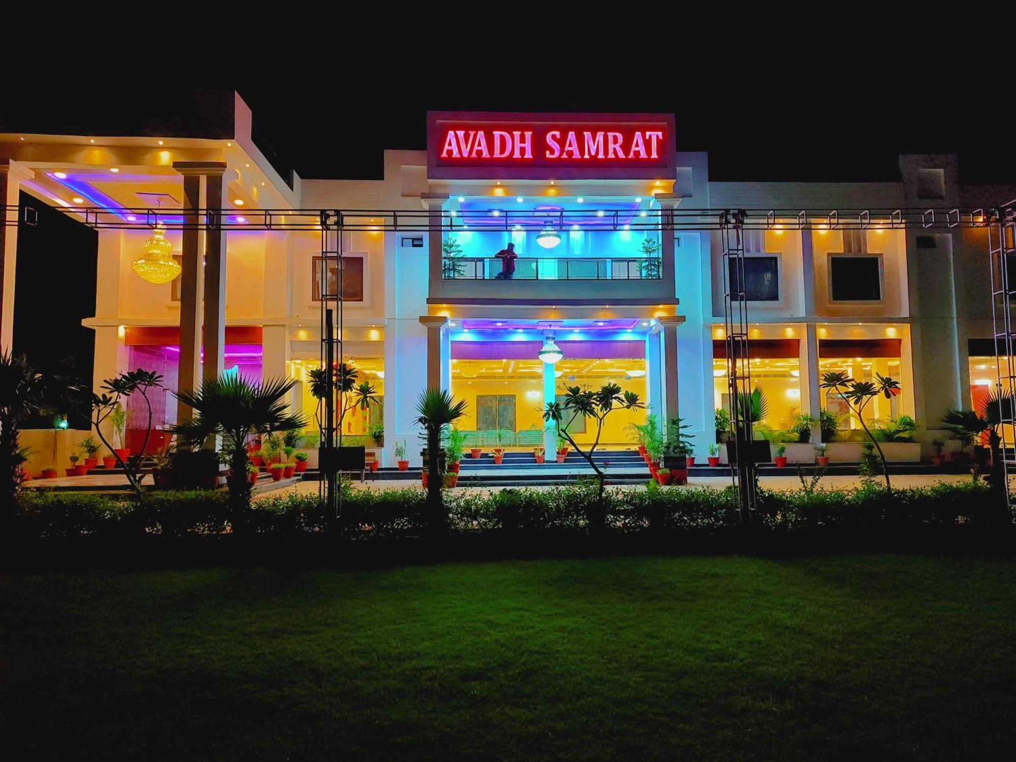 Awadh Samrat Resort Ayodhya Esterno foto