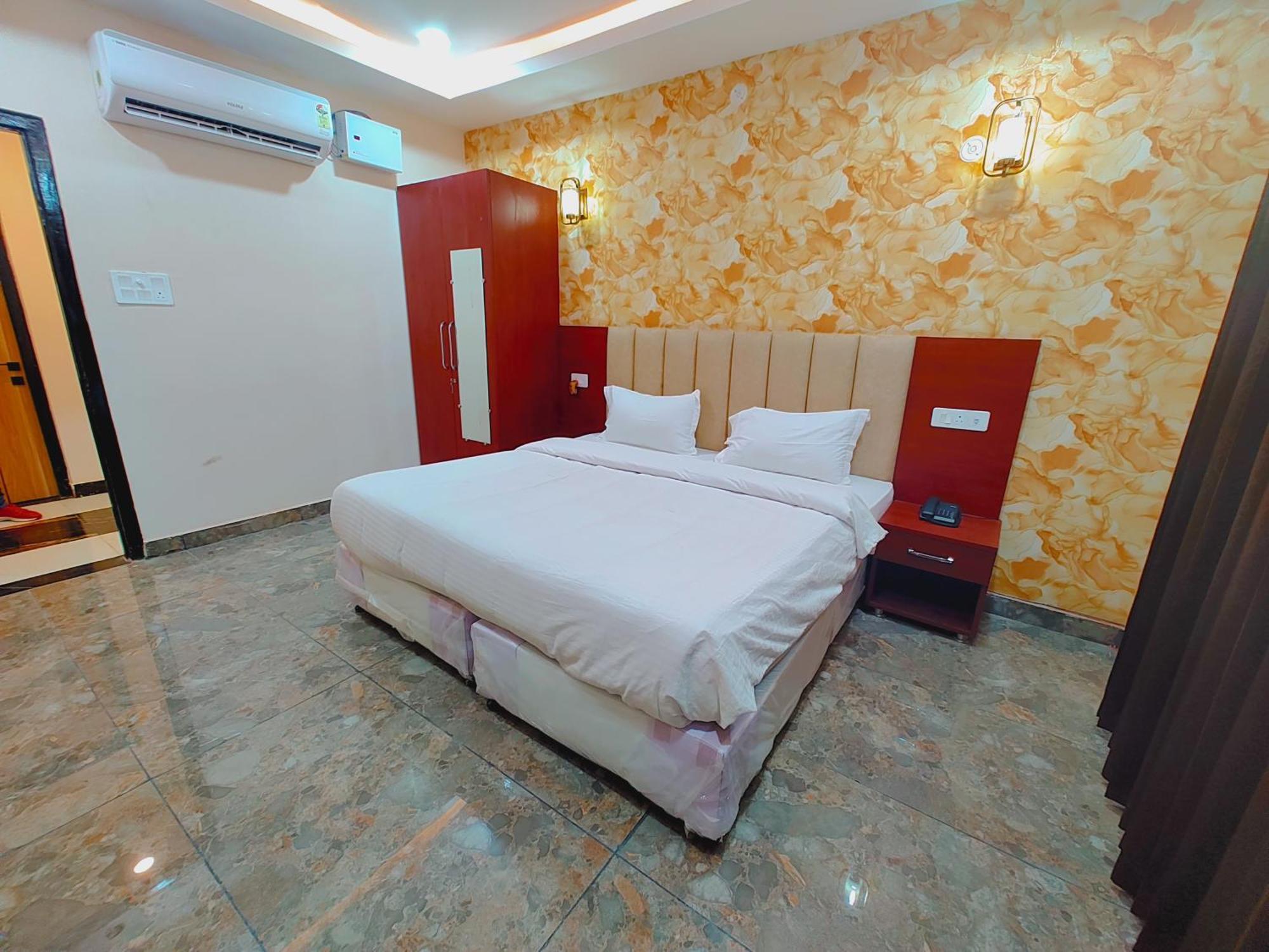 Awadh Samrat Resort Ayodhya Esterno foto