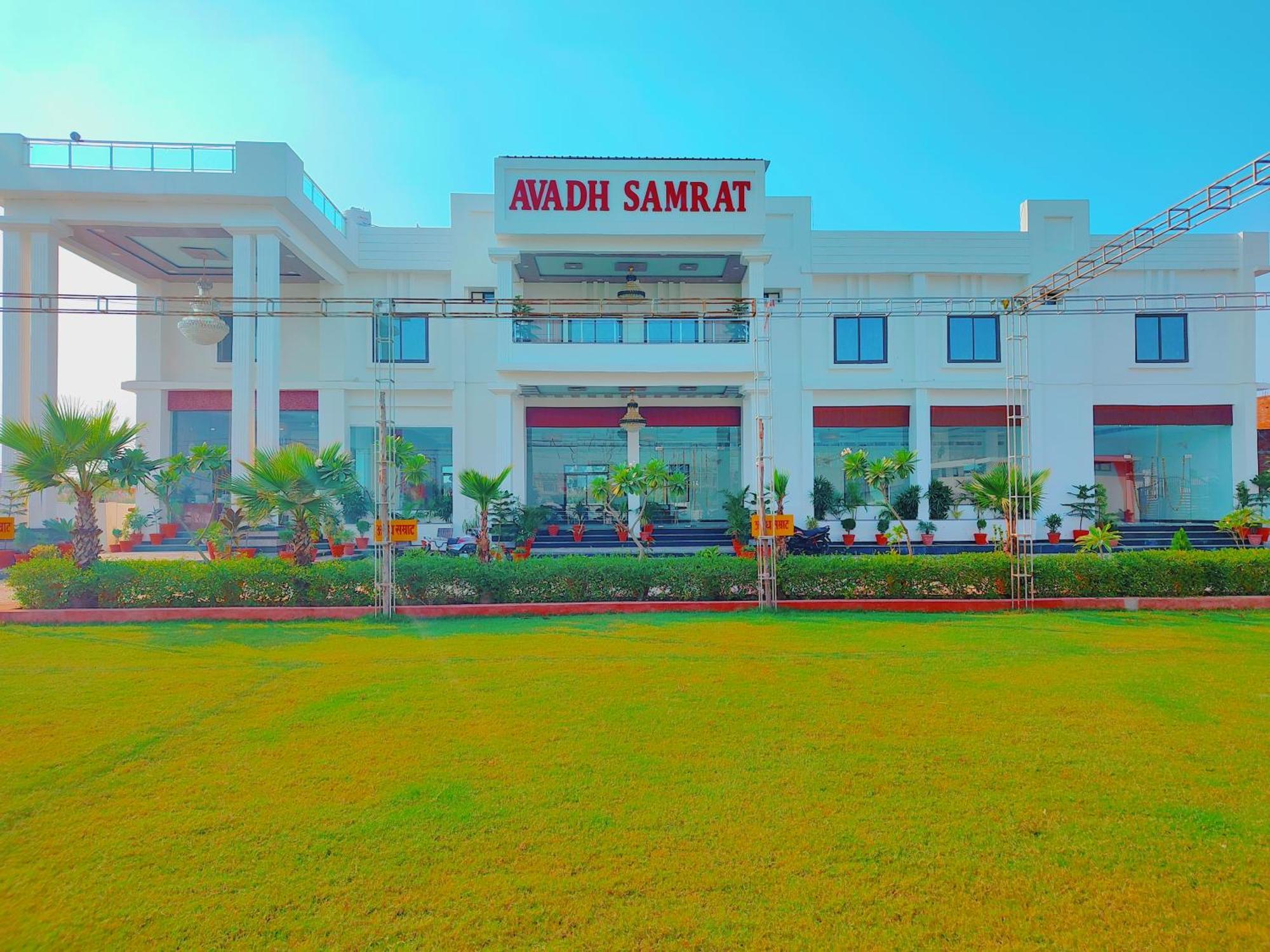 Awadh Samrat Resort Ayodhya Esterno foto