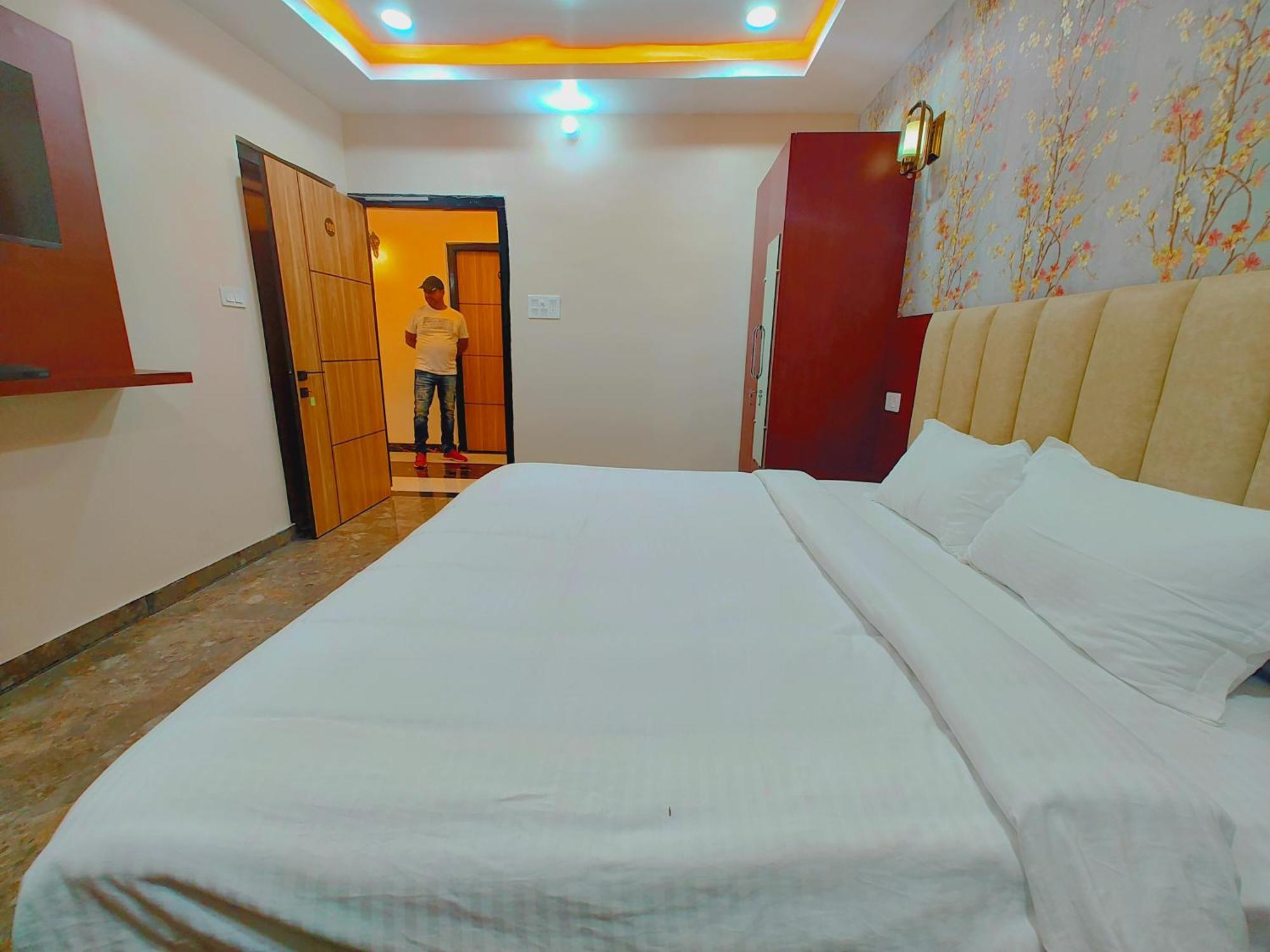 Awadh Samrat Resort Ayodhya Esterno foto