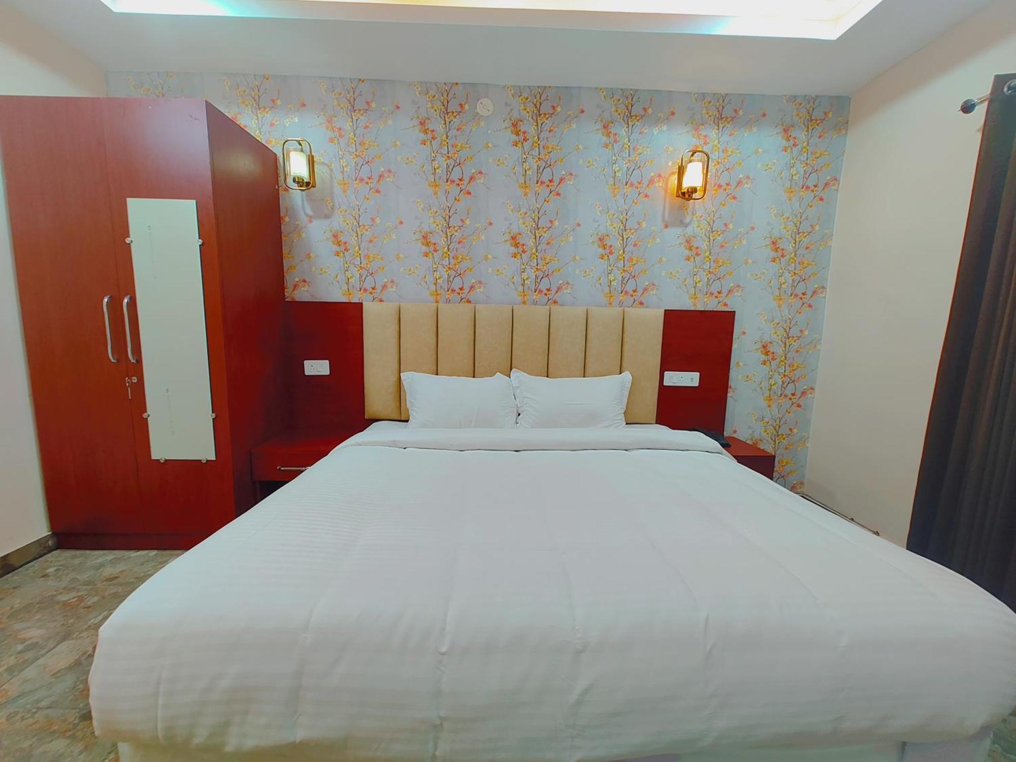 Awadh Samrat Resort Ayodhya Esterno foto