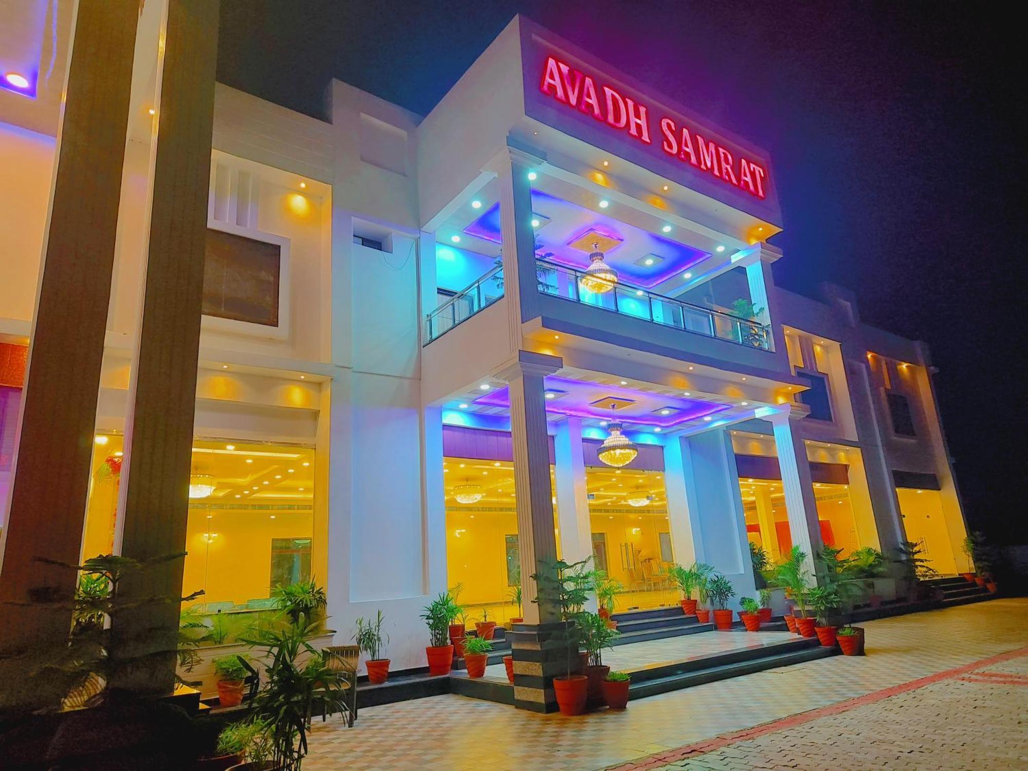 Awadh Samrat Resort Ayodhya Esterno foto