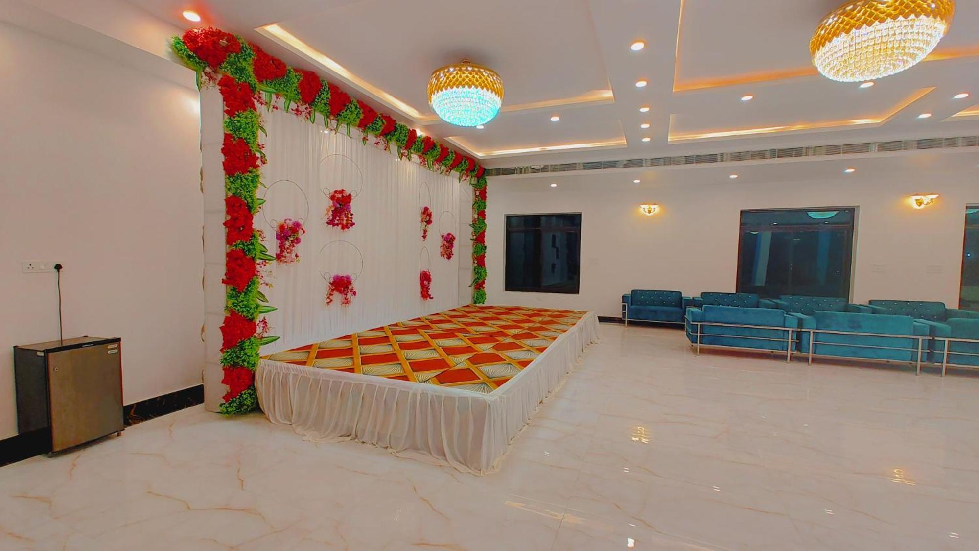 Awadh Samrat Resort Ayodhya Esterno foto