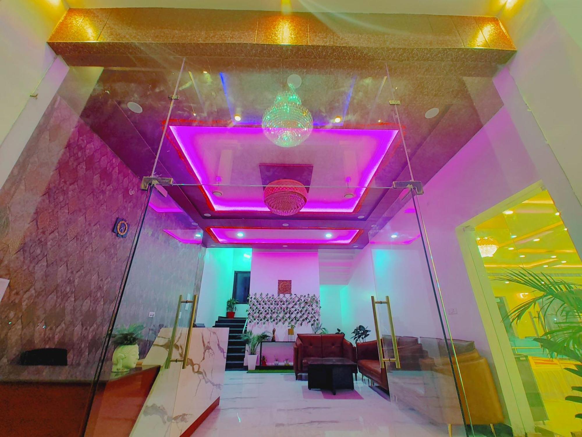 Awadh Samrat Resort Ayodhya Esterno foto