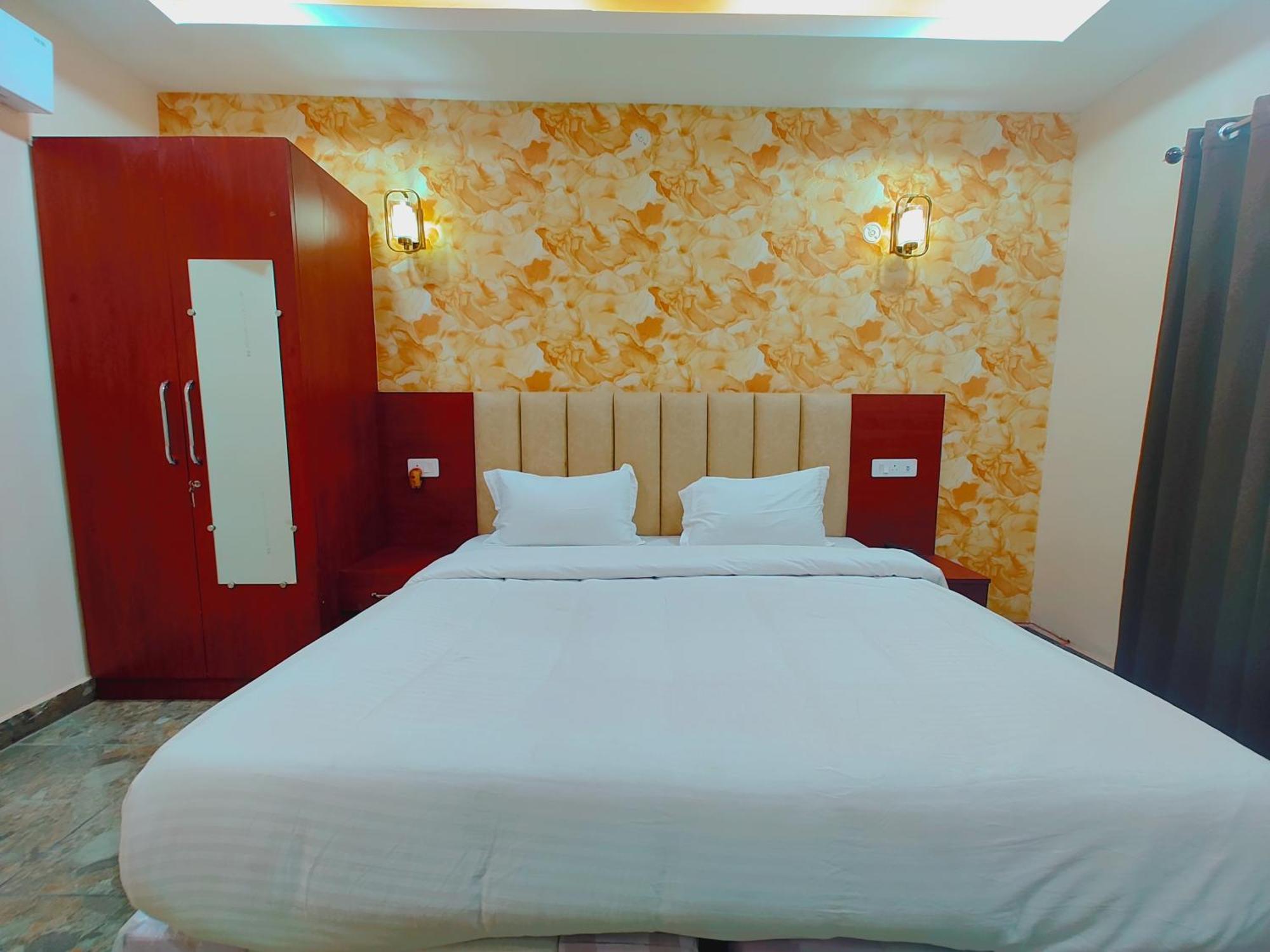 Awadh Samrat Resort Ayodhya Esterno foto