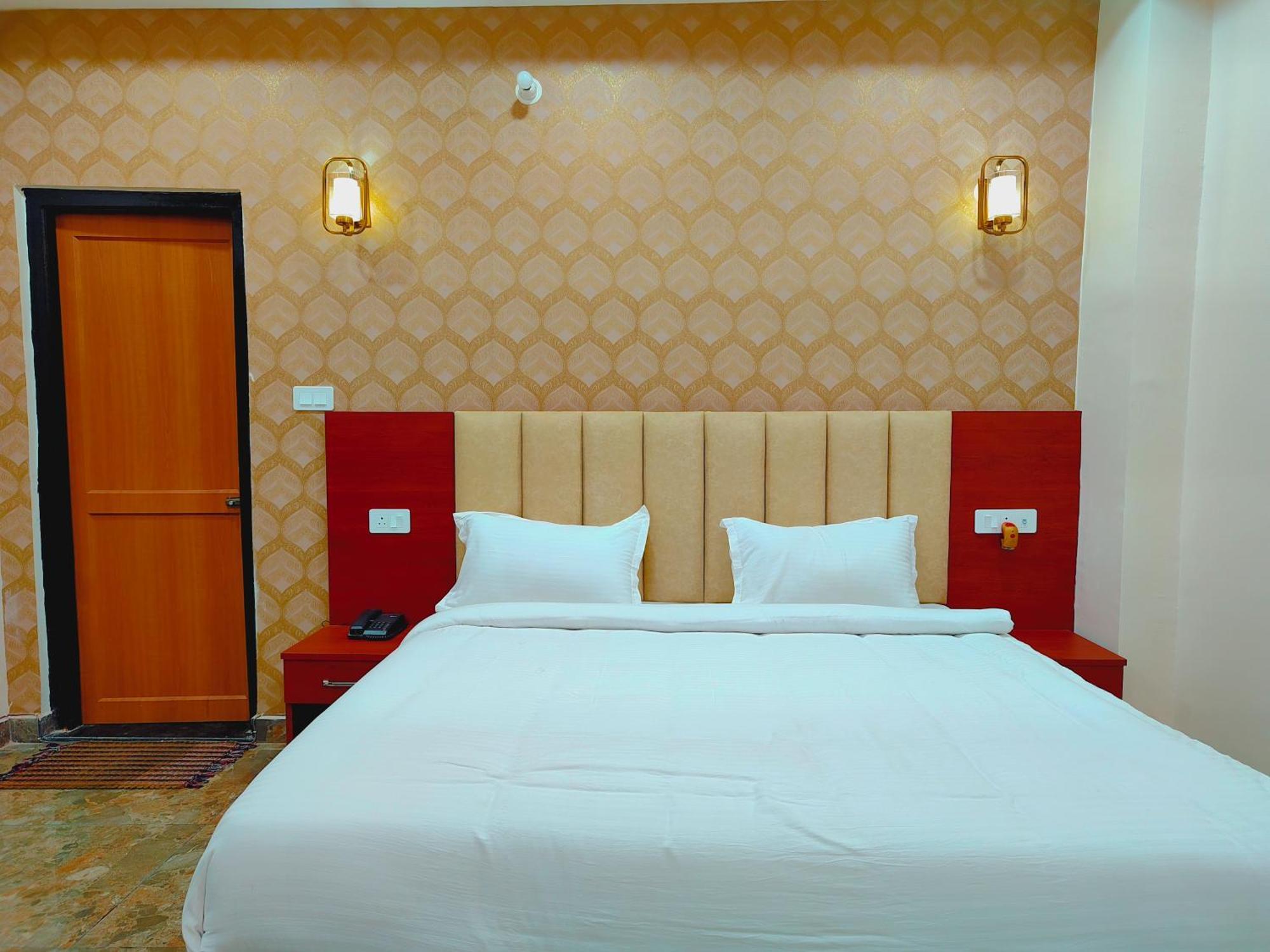 Awadh Samrat Resort Ayodhya Esterno foto