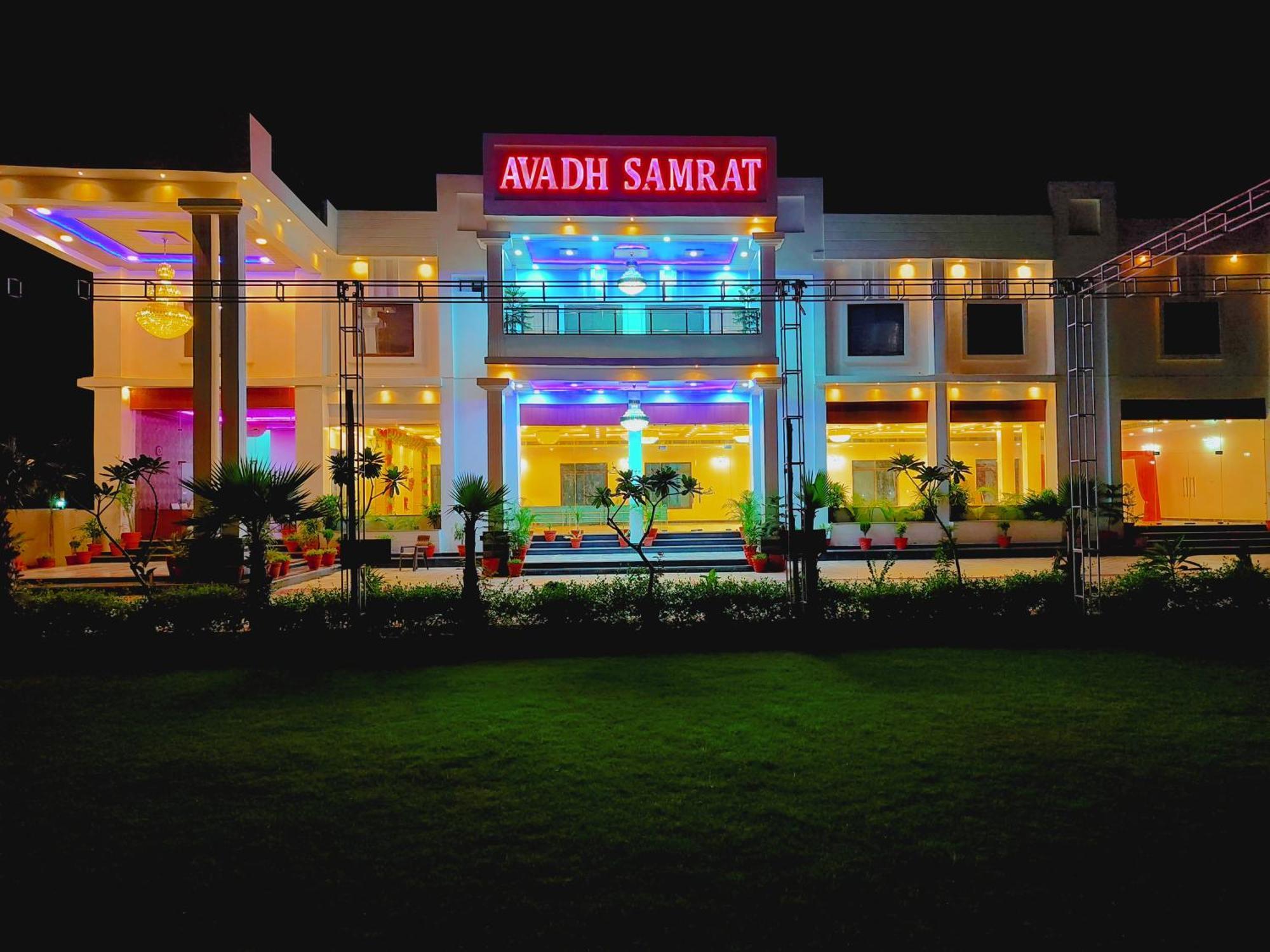 Awadh Samrat Resort Ayodhya Esterno foto