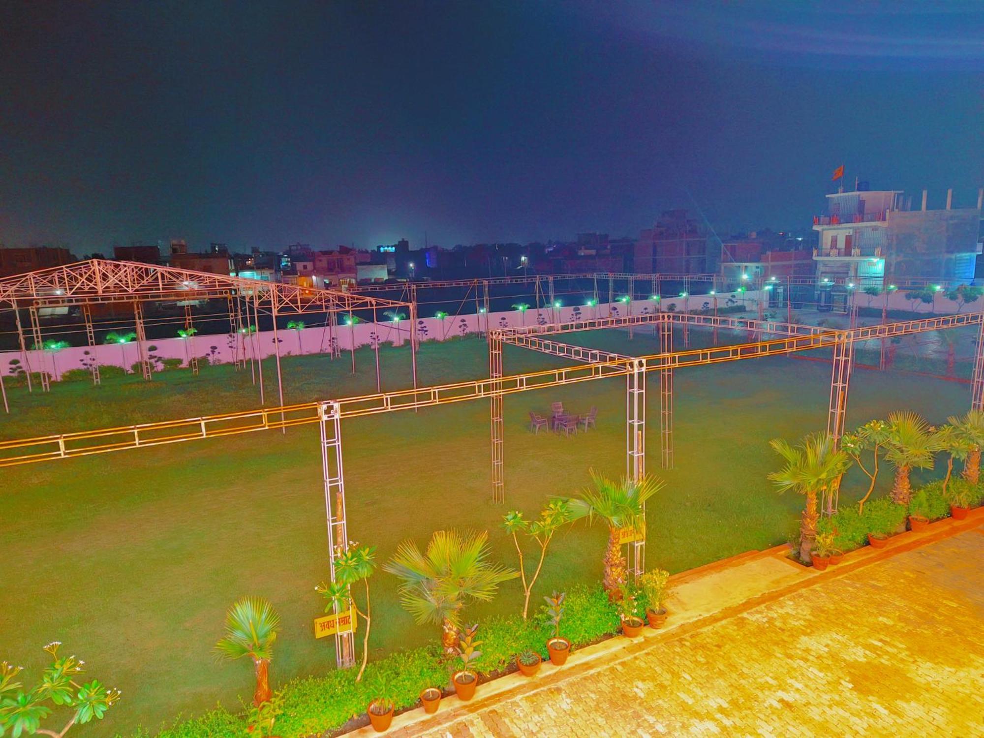 Awadh Samrat Resort Ayodhya Esterno foto