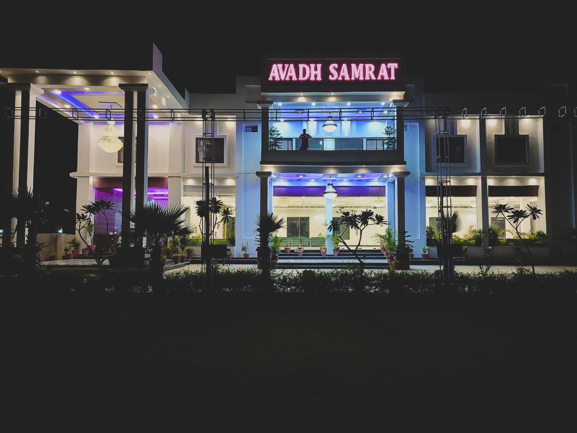 Awadh Samrat Resort Ayodhya Esterno foto