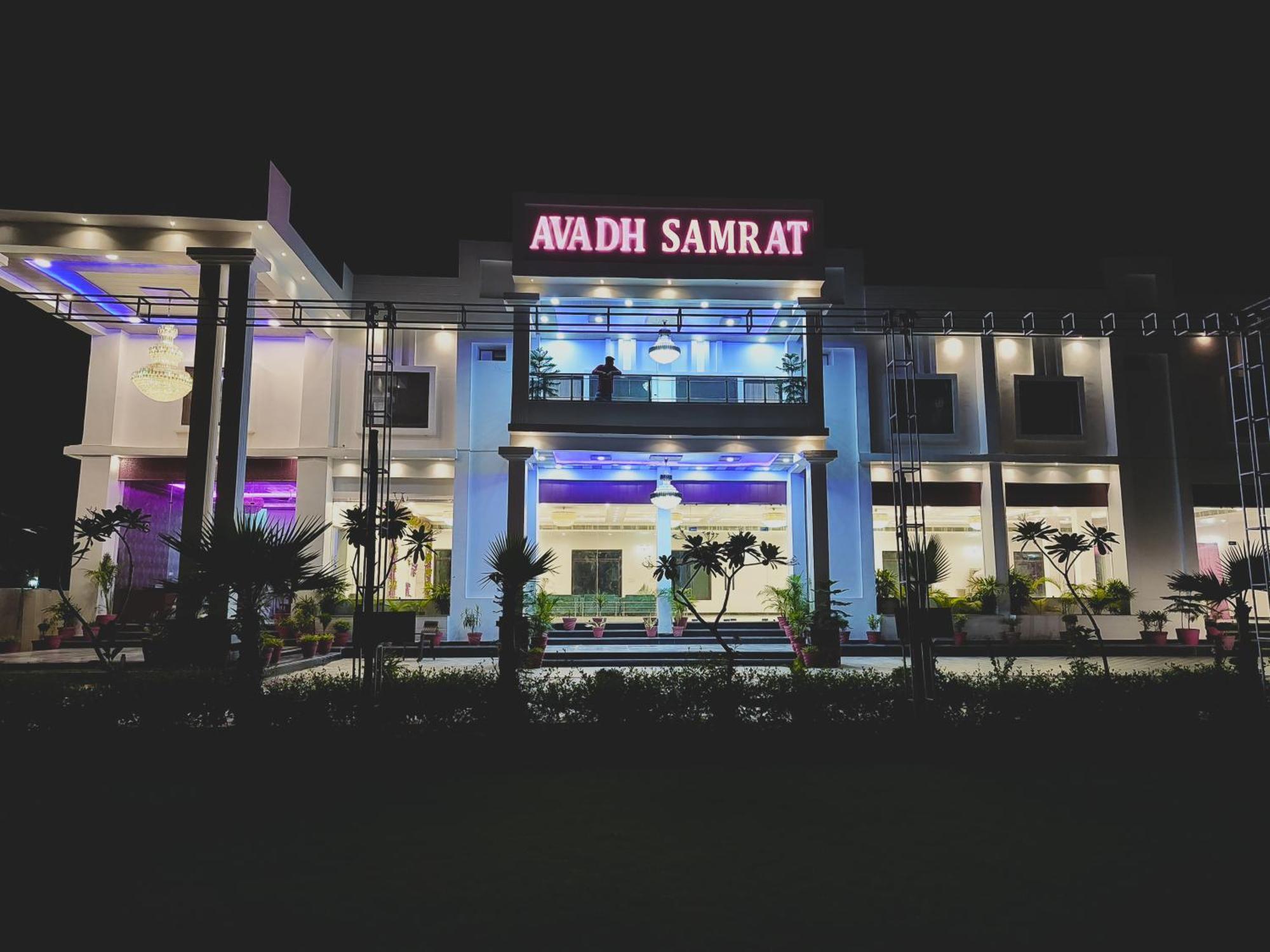 Awadh Samrat Resort Ayodhya Esterno foto