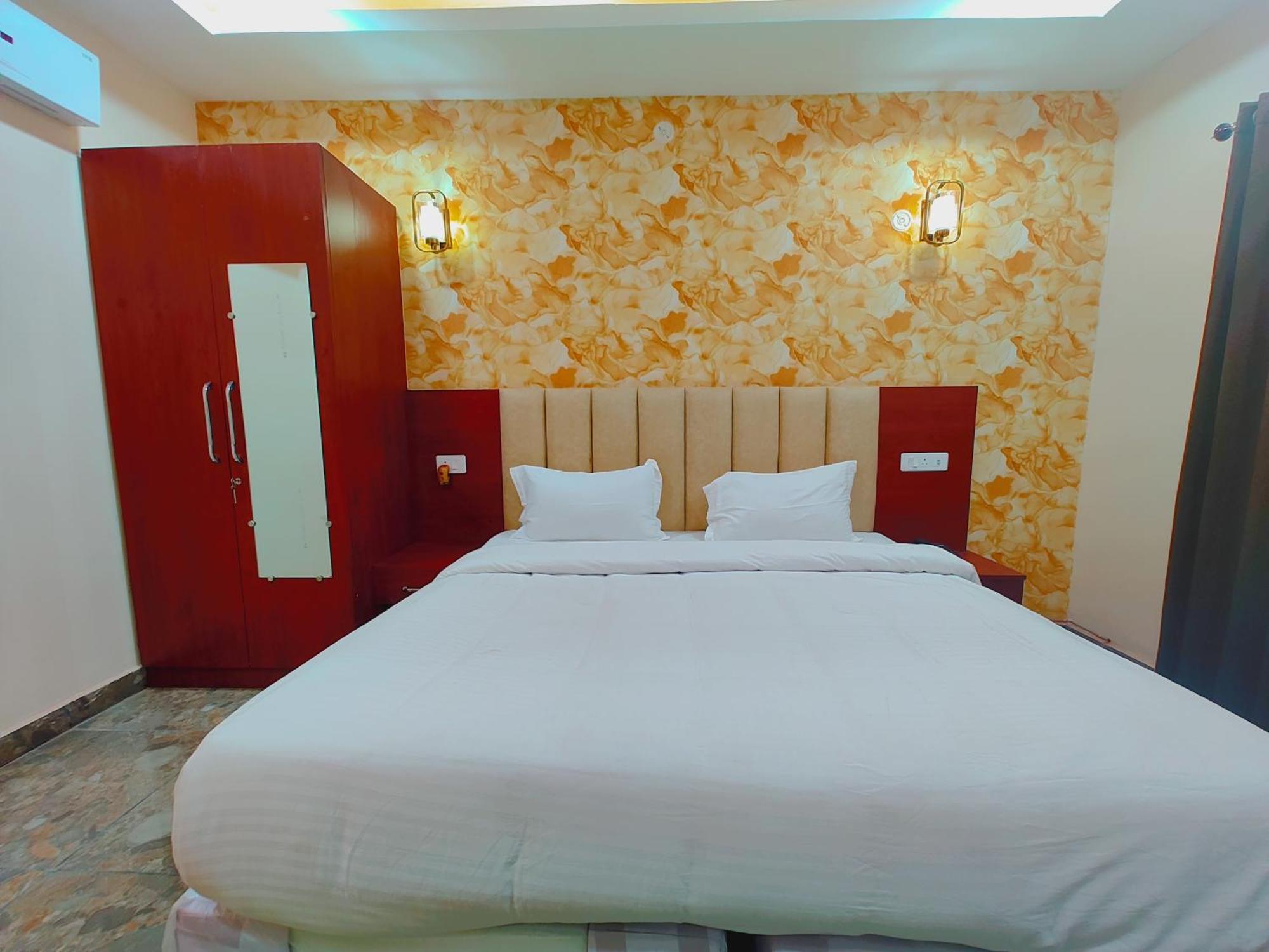 Awadh Samrat Resort Ayodhya Esterno foto