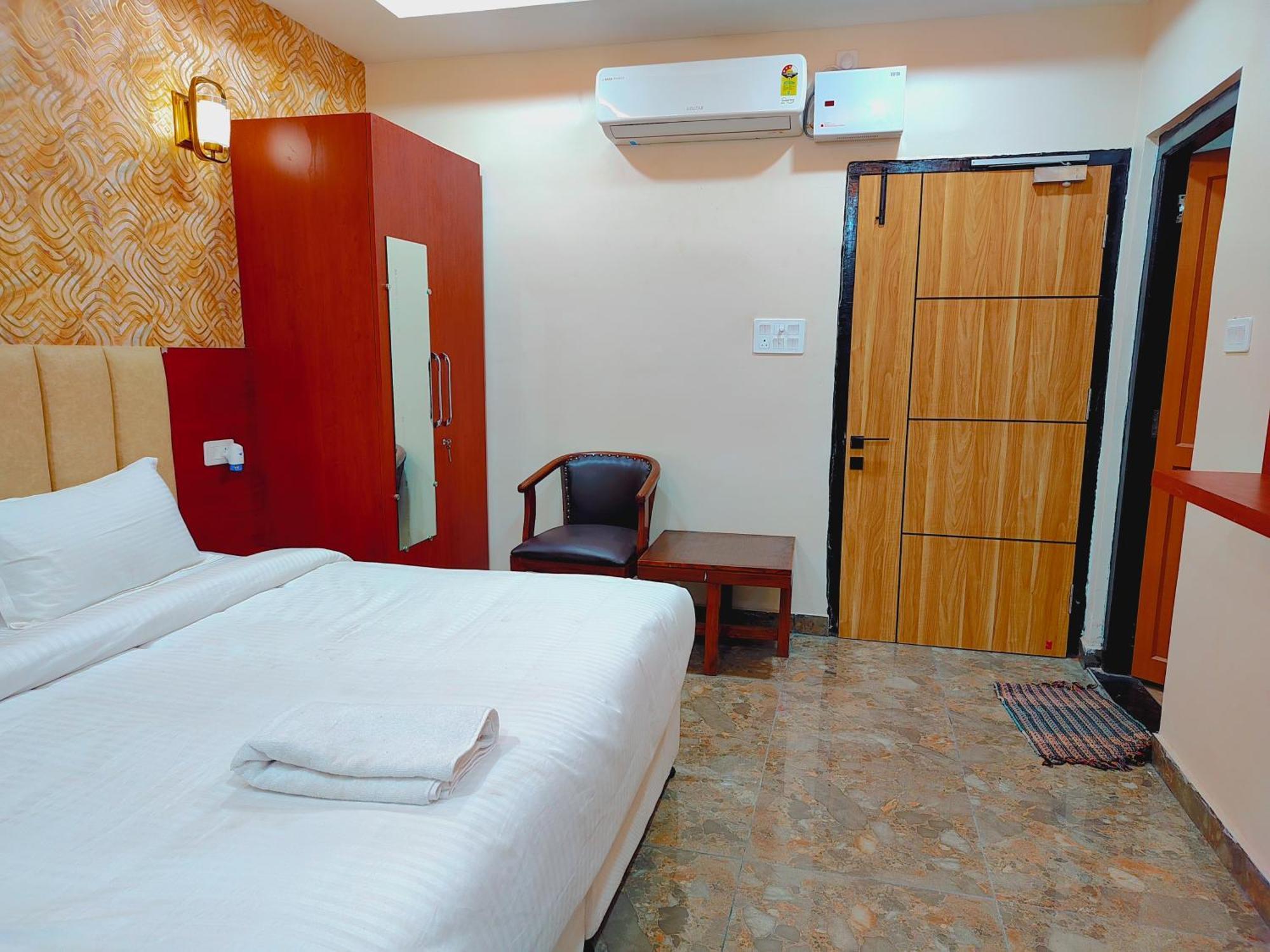 Awadh Samrat Resort Ayodhya Esterno foto