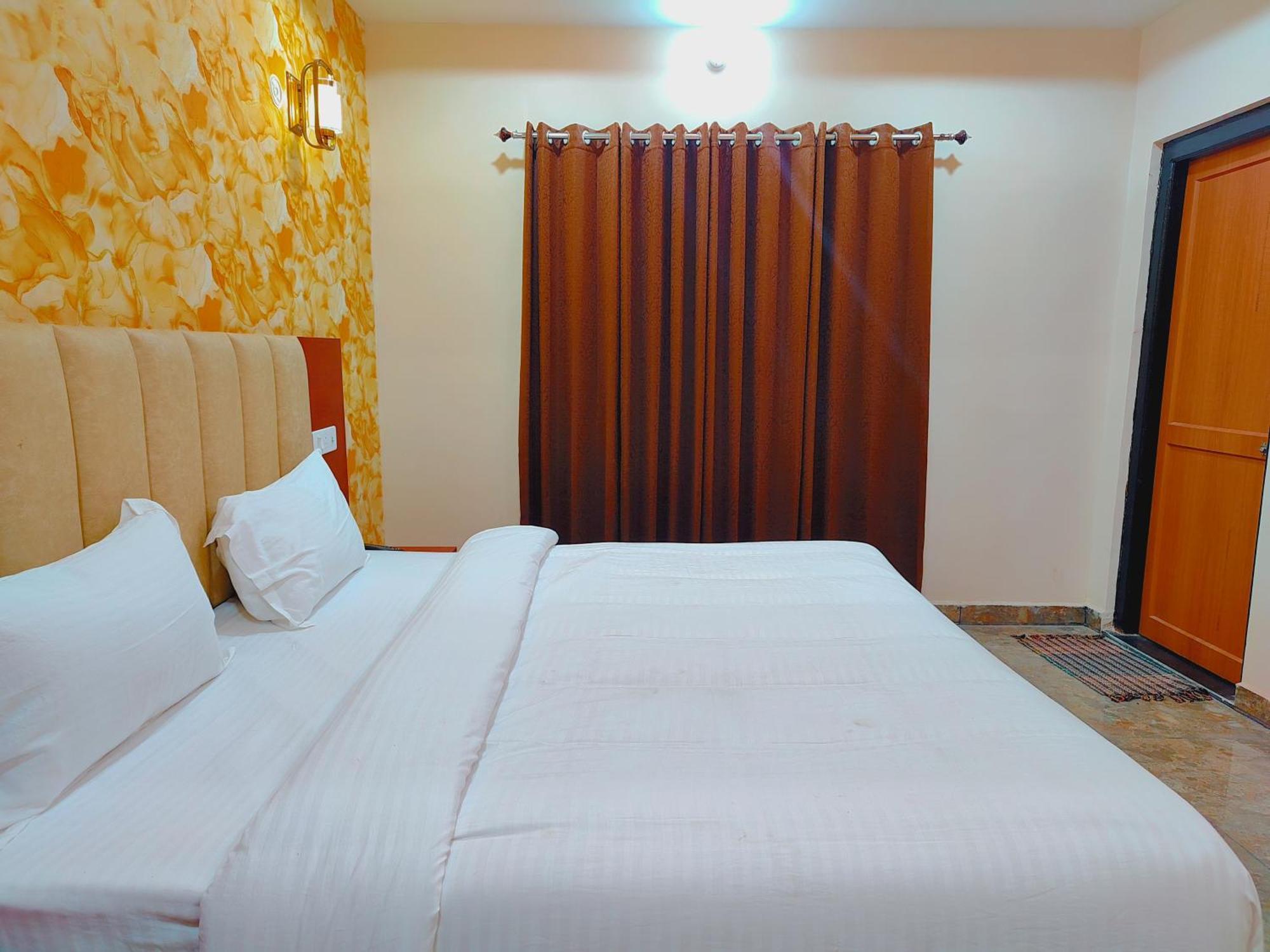 Awadh Samrat Resort Ayodhya Esterno foto