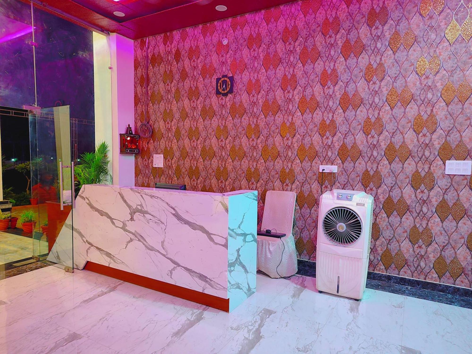 Awadh Samrat Resort Ayodhya Esterno foto