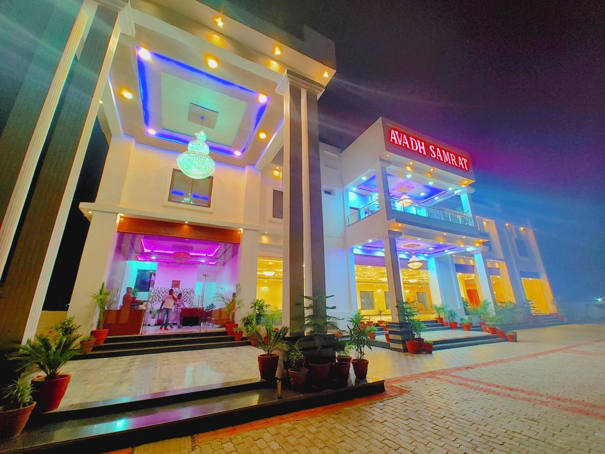 Awadh Samrat Resort Ayodhya Esterno foto